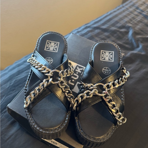 T.U.K Black Sandals with Silver Chain - Picture 2 of 4
